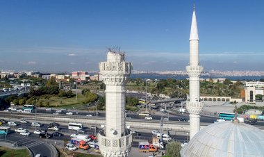 Yılmaz Özdil: 17 Ağustos 1999'da sadece camiler ayakta kalmıştı bu depremde en önce minareler yıkıldı!