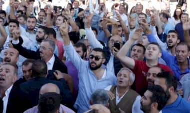Karamollaoğlu'na ülkücü bir gruptan protesto