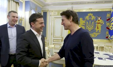 Zelenskiy Kiev'deki başkanlık sarayında Hollywood yıldızı Tom Cruise'i ağırladı.