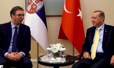 Sırp Cumhurbaşkanı kameralar önünde Erdoğan’ı korudu