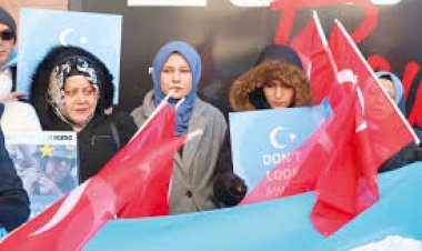 Çin, Uygur Türkleri'ni aileleri ile tehdit ediyor!