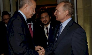 Trump hiç de kaybetmiş bir ülkenin başkanı gibi davranmıyor..