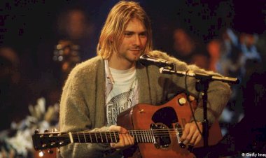 Kurt Cobain'in hırkası 334 bin dolara satıldı