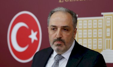 AKP'de üst düzey istifa
