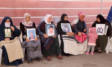 "Yeter ki oğlum gelsin, ben çadırda da yaşarım"