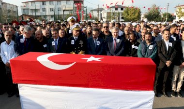 Okul arkadaşının şehit haberini sunan spiker canlı yayında gözyaşlarına boğuldu