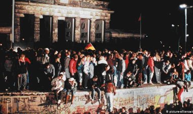 Berlin Duvarı'nın yıkıldığı gün