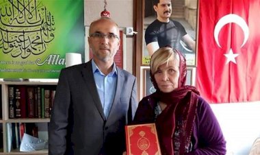 Şehit Ahmet Alp Taşdemir'in babasından etkilenen Alman turist Müslüman oldu