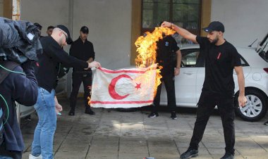 Dışişleri: Kıbrıs Rum tarafında, KKTC bayrağı yakılmasını kınıyoruz