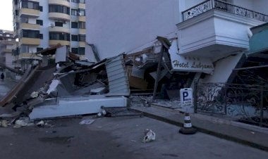 Depremde Türklerin kaldığı otel çöktü