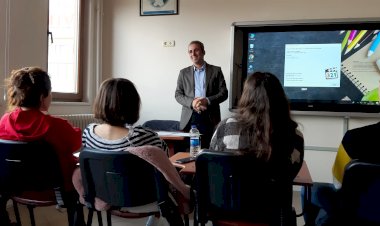 ADFE Başkanı Fırat, Üniversitede Alevilik Dersi Verdi