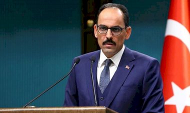 Cumhuriyet yazarı Barış Terkoğlu İbrahim Kalın'a taktı!