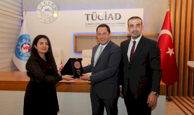 Demirkol tarıma ve sanayiye dayalı büyüme vurgusu yaptı.