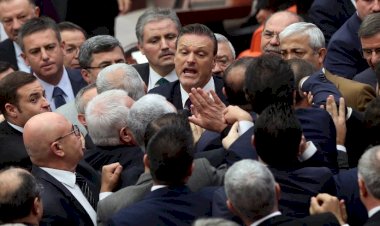 Meclis'te Tank Palet Fabrikası gerilimi: Milletvekilleri birbirlerinin üzerine yürüdü