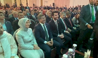 Ahmet Davutoğlu Gelecek Partisi'ni tanıttı: Parlamenter Sistemi savunuyoruz