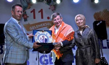 İddia: Ahmet Davutoğlu ile görüşen mevcut belediye başkanları var