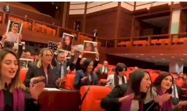Kadın vekiller, Meclis’te Süleyman Soylu’ya karşı Las Tesis performansı sergiledi