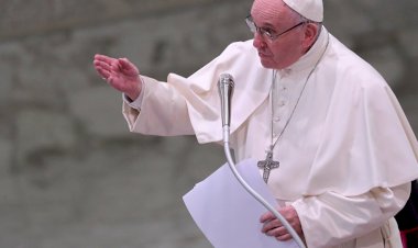 Papa Francis, cinsel istismar davalarında 'papalık sırrı' uygulamasını kaldırdı