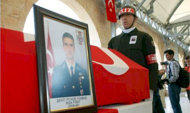 Hatay'da kayalıklardan düşen yüzbaşı şehit oldu
