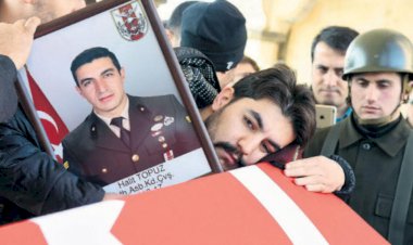 Şehit Astsubay Kıdemli Çavuş Halit Topuz’un ailesi yıkıldı