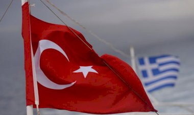 Yunanistan'da Türk konsolosluk çalışanının arabası kundaklandı