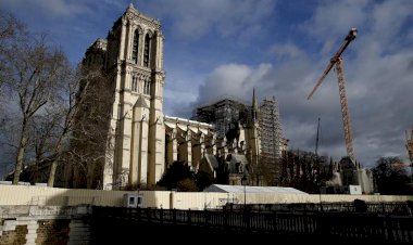 Çatısı yanan Notre Dame'da Napolyon döneminden bu yana ilk kez Noel ayini düzenlenmiyor