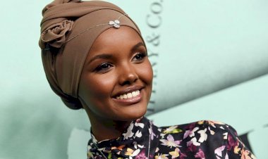 Halima Aden Essence dergisinin kapağında 'tesettürlü ilk kadın' oldu