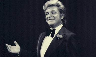 Zeki Müren Kimdir ?