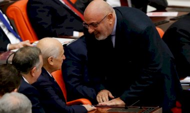 TBMM'de Bahçeli ile Türkeş sohbeti