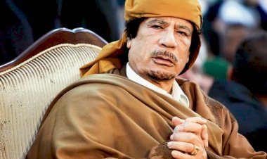 Kaddafi'ye Hançeri ‘dostları’ vurdu