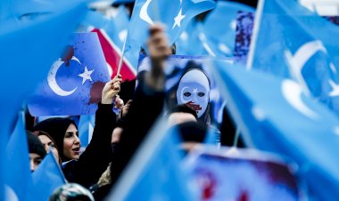 Doğu Türkistan'a 10 bin Çinli...