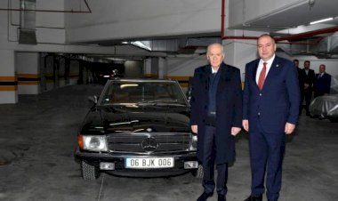 Devlet Bahçeli bir klasik aracını daha hediye etti