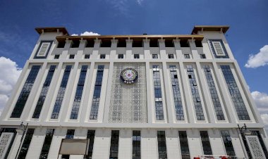 Harbiyeli askeri öğrenci annesi Melek Çetinkaya'nın 'Adalet Yürüyüşü' engellendi, gözaltılar var
