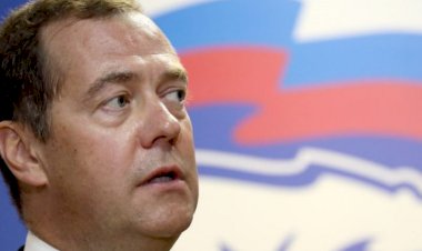 RUSYA'NIN ESKİ BAŞBAKANI MEDVEDEV'DEN YAPTIRIM İTİRAFI