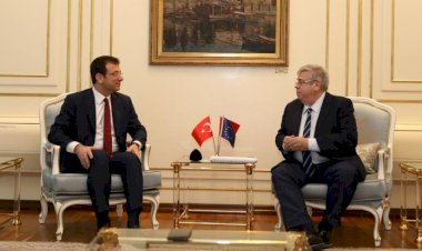 AP Türkiye Daimi Raportörü, İmamoğlu'nu 'iki kez' tebrik etti