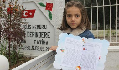 İlk karnesini şehit babasına götürdü