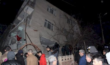 Son dakika… Elazığ depremi sonrası yıkılan binalar görüntülendi