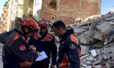 İBB, Elezığ'da arama kurtarma çalışmalarına katıldı!