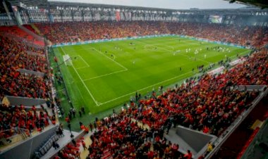 Göztepe Gürsel Aksel Stadyumu, Göztepe - Beşiktaş maçı ile açıldı!