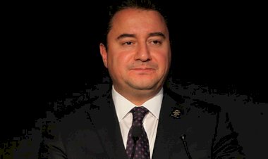 Ali Babacan yeni partiyi tekrar erteledi!