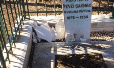 Mareşal Fevzi Çakmak'ın Eyüp'deki mezarı harap halde
