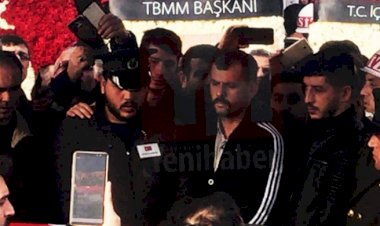 Duygu dolu anlar! Şehit ağabeyinin kepiyle...