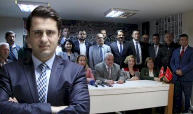 CHP İzmir'de ilçe başkanlarından Deniz Yücel'e destek