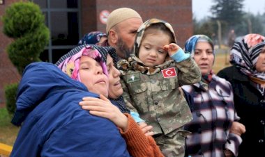 İdlib'de şehit olan 3 asker için tören