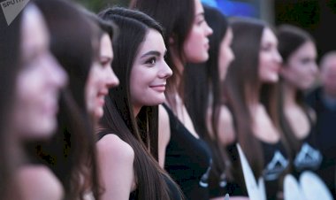 2020 Rusya Güzeli adayları Moskova'da podyumda yürüdü