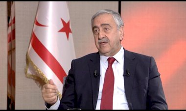 Mustafa Akıncı, ekibi ve yandaşlarına ithaf