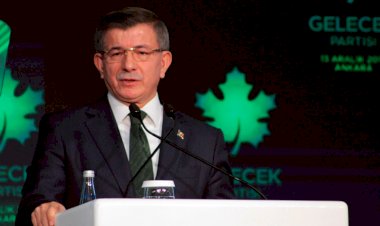 Davutoğlu, şahsına karşı işlenen suçlara ilişkin ceza davalarından feragat etti
