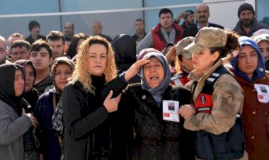 Şehidin annesi oğlunu asker selamıyla karşıladı