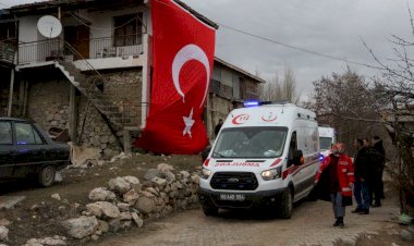 Türkiye şehitlerine ağlıyor