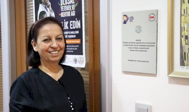 Halide İncekara: “Farklıymış gibi davranmak en ağır yük”